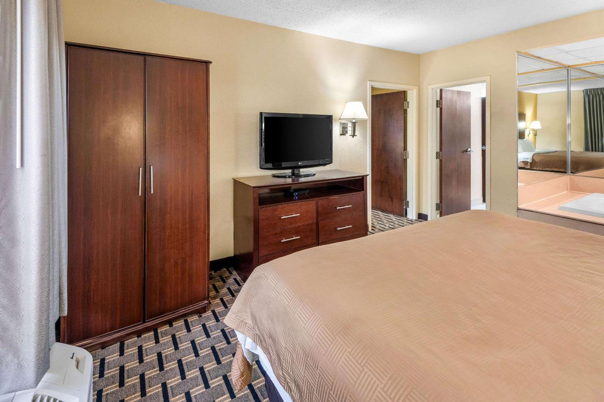 Clarion & Northwest Inn 3*