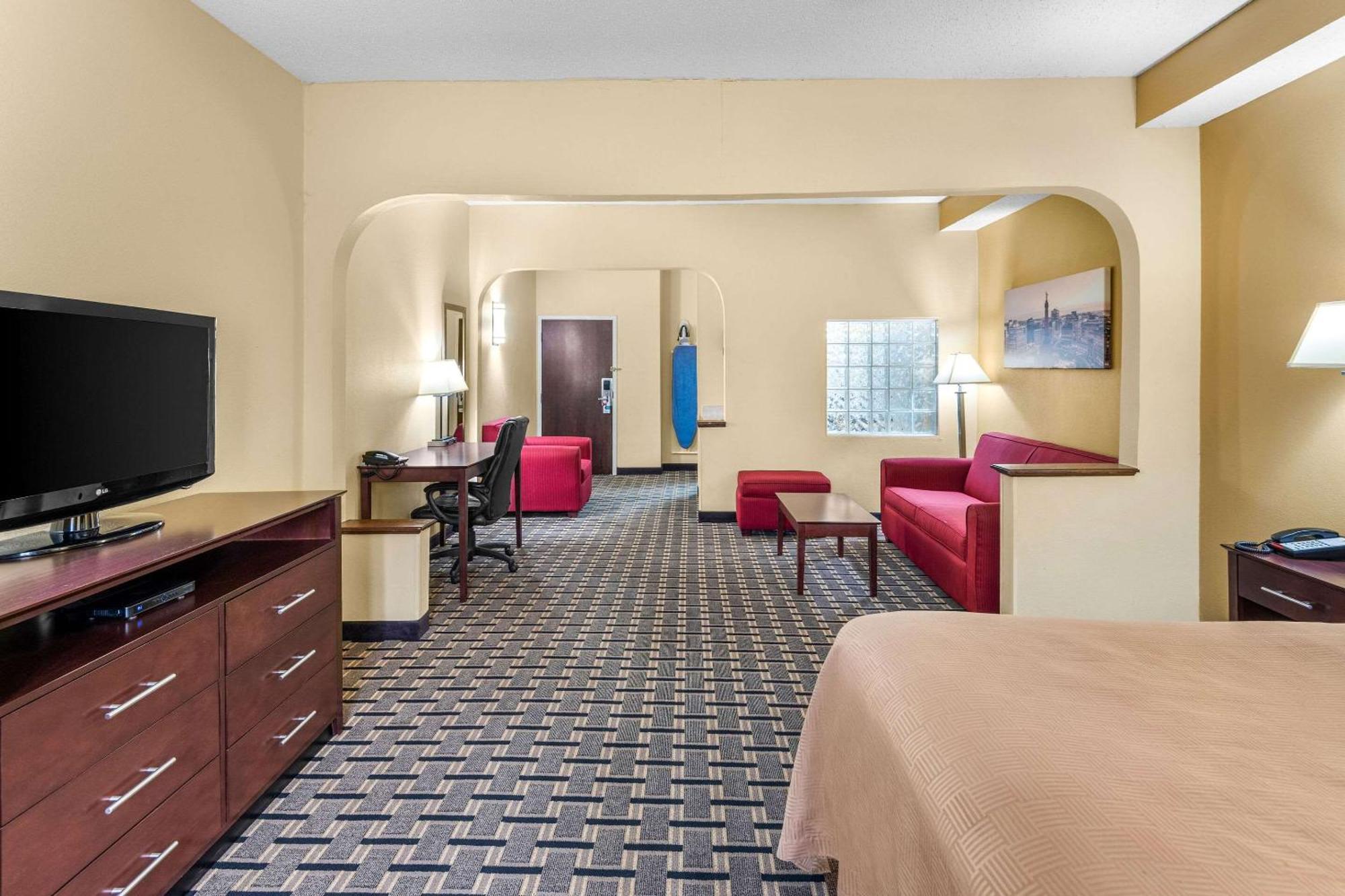 Clarion & Northwest Inn
